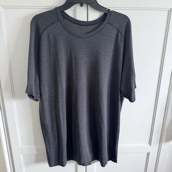 Lululemon Metal Vent Tech S/S Shirt
Charcoal Gray Sz 2XL Training Gym Running - Picture 2 of 10